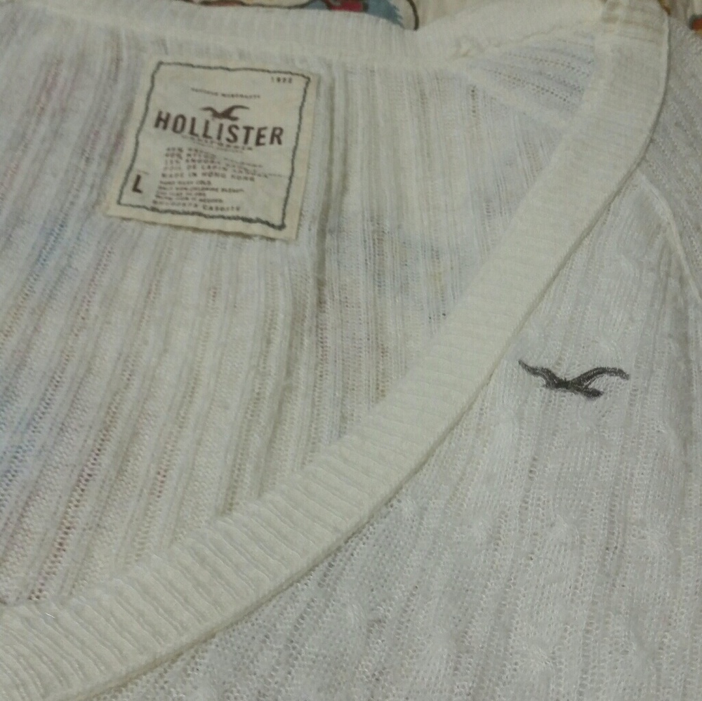 GENTLY USED, HOLLISTER SUMMER SWEATER! 😘